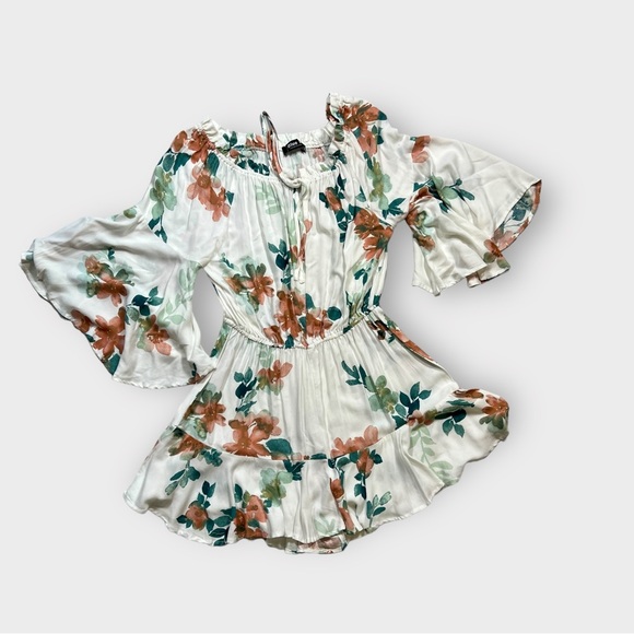 Boutique Romper Floral Ruffle sleeved, size Lg - Picture 2 of 6